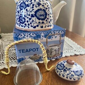 Blue and White Floral Teapot with Infuser